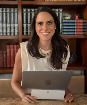 Cecilia Vales Villazón — Fundadora y Directora